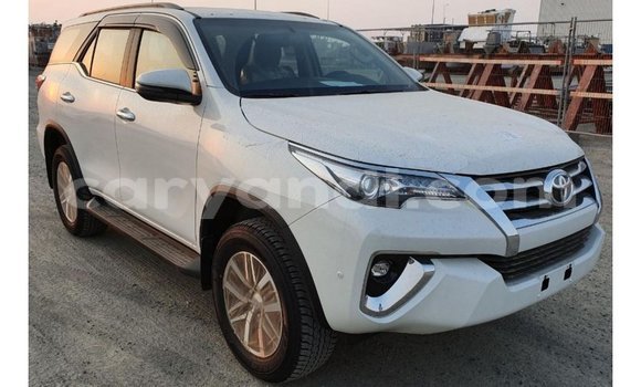Acheter Import Voiture Toyota Fortuner Blanc à Import - Dubai, Zambie Acheter Import Voiture Toyota Fortuner Blanc à Import - Dubai, Zambie