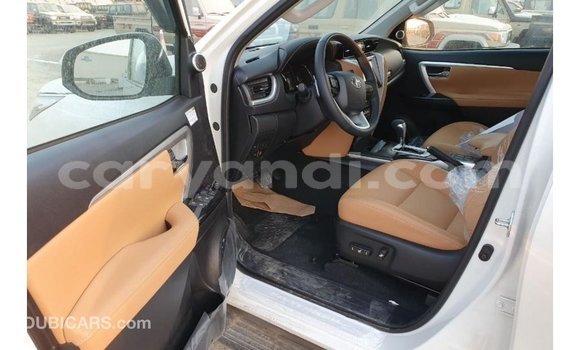 Acheter Import Voiture Toyota Fortuner Blanc à Import - Dubai, Zambie Acheter Import Voiture Toyota Fortuner Blanc à Import - Dubai, Zambie
