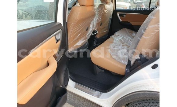 Acheter Import Voiture Toyota Fortuner Blanc à Import - Dubai, Zambie Acheter Import Voiture Toyota Fortuner Blanc à Import - Dubai, Zambie