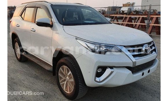 Acheter Import Voiture Toyota Fortuner Blanc à Import - Dubai, Zambie Acheter Import Voiture Toyota Fortuner Blanc à Import - Dubai, Zambie