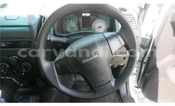 Buy Used Isuzu D–MAX White Car in Chingola in Zambia Buy Used Isuzu D–MAX White Car in Chingola in Zambia