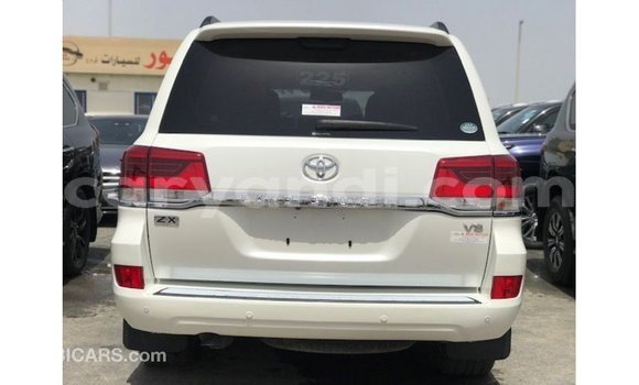 Nunua Imported Toyota Land Cruiser Nyeupe Gari ndani ya Import - Dubai nchini Zambia Nunua Imported Toyota Land Cruiser Nyeupe Gari ndani ya Import - Dubai nchini Zambia