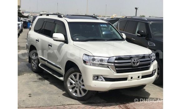 Nunua Imported Toyota Land Cruiser Nyeupe Gari ndani ya Import - Dubai nchini Zambia Nunua Imported Toyota Land Cruiser Nyeupe Gari ndani ya Import - Dubai nchini Zambia