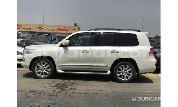Nunua Imported Toyota Land Cruiser Nyeupe Gari ndani ya Import - Dubai nchini Zambia Nunua Imported Toyota Land Cruiser Nyeupe Gari ndani ya Import - Dubai nchini Zambia
