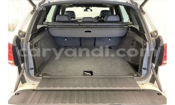 Nunua Imported BMW X5 Nyeupe Gari ndani ya Import - Dubai nchini Zambia Nunua Imported BMW X5 Nyeupe Gari ndani ya Import - Dubai nchini Zambia