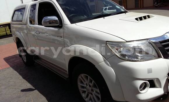 Acheter Occasion Voiture Toyota Hilux Blanc à Lusaka, Zambie Acheter Occasion Voiture Toyota Hilux Blanc à Lusaka, Zambie