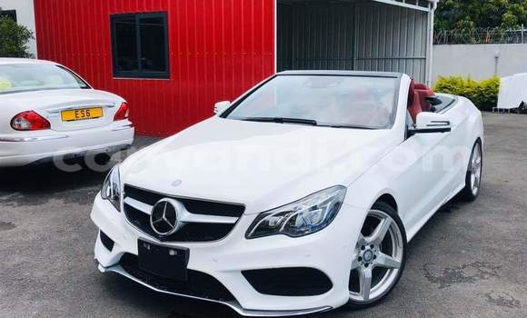 Buy Used Mercedes‒Benz E–Class White Car in Livingstone in Zambia Buy Used Mercedes‒Benz E–Class White Car in Livingstone in Zambia