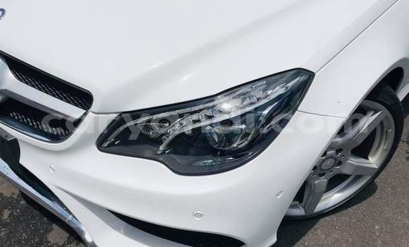Buy Used Mercedes‒Benz E–Class White Car in Livingstone in Zambia Buy Used Mercedes‒Benz E–Class White Car in Livingstone in Zambia