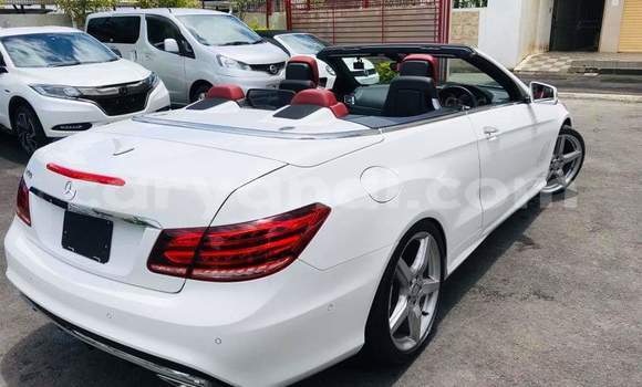Buy Used Mercedes‒Benz E–Class White Car in Livingstone in Zambia Buy Used Mercedes‒Benz E–Class White Car in Livingstone in Zambia