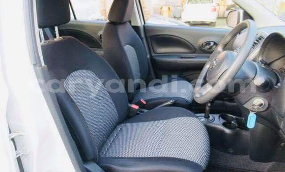Acheter Occasion Voiture Nissan March Blanc à Livingstone, Zambie Acheter Occasion Voiture Nissan March Blanc à Livingstone, Zambie