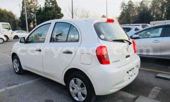 Acheter Occasion Voiture Nissan March Blanc à Livingstone, Zambie Acheter Occasion Voiture Nissan March Blanc à Livingstone, Zambie