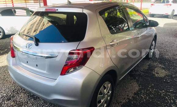 Acheter Occasion Voiture Toyota Vitz Gris à Lusaka, Zambie Acheter Occasion Voiture Toyota Vitz Gris à Lusaka, Zambie