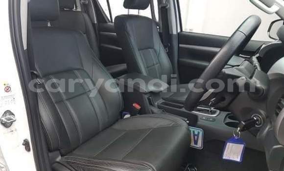 Acheter Occasion Voiture Toyota Hilux Blanc à Lusaka, Zambie Acheter Occasion Voiture Toyota Hilux Blanc à Lusaka, Zambie