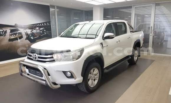 Acheter Occasion Voiture Toyota Hilux Blanc à Lusaka, Zambie Acheter Occasion Voiture Toyota Hilux Blanc à Lusaka, Zambie