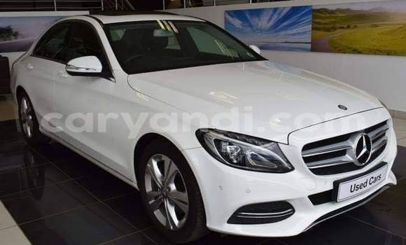 Nunua Ilio tumika Mercedes‒Benz C–Class Nyeupe Gari ndani ya Lusaka nchini Zambia Nunua Ilio tumika Mercedes‒Benz C–Class Nyeupe Gari ndani ya Lusaka nchini Zambia
