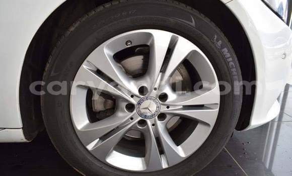 Nunua Ilio tumika Mercedes‒Benz C–Class Nyeupe Gari ndani ya Lusaka nchini Zambia Nunua Ilio tumika Mercedes‒Benz C–Class Nyeupe Gari ndani ya Lusaka nchini Zambia