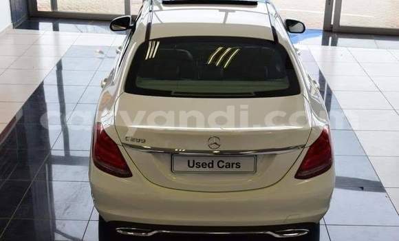 Nunua Ilio tumika Mercedes‒Benz C–Class Nyeupe Gari ndani ya Lusaka nchini Zambia Nunua Ilio tumika Mercedes‒Benz C–Class Nyeupe Gari ndani ya Lusaka nchini Zambia