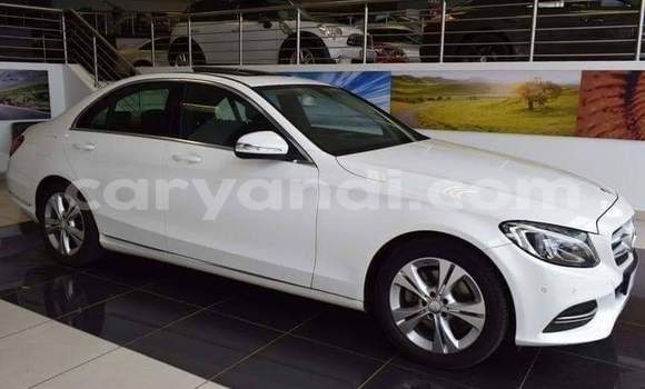 Nunua Ilio tumika Mercedes‒Benz C–Class Nyeupe Gari ndani ya Lusaka nchini Zambia Nunua Ilio tumika Mercedes‒Benz C–Class Nyeupe Gari ndani ya Lusaka nchini Zambia