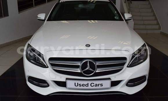 Nunua Ilio tumika Mercedes‒Benz C–Class Nyeupe Gari ndani ya Lusaka nchini Zambia Nunua Ilio tumika Mercedes‒Benz C–Class Nyeupe Gari ndani ya Lusaka nchini Zambia