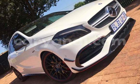 Acheter Occasion Voiture Mercedes‒Benz A-klasse AMG Blanc à Lusaka, Zambie Acheter Occasion Voiture Mercedes‒Benz A-klasse AMG Blanc à Lusaka, Zambie