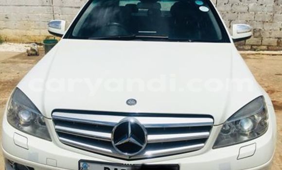 Buy Used Mercedes-Benz C-Class White Car in Lusaka in Zambia Buy Used Mercedes-Benz C-Class White Car in Lusaka in Zambia
