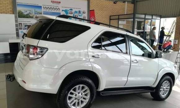 Acheter Occasion Voiture Toyota Fortuner Blanc à Livingstone, Zambie Acheter Occasion Voiture Toyota Fortuner Blanc à Livingstone, Zambie