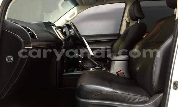 Acheter Occasion Voiture Toyota Land Cruiser Prado Blanc à Lusaka, Zambie Acheter Occasion Voiture Toyota Land Cruiser Prado Blanc à Lusaka, Zambie