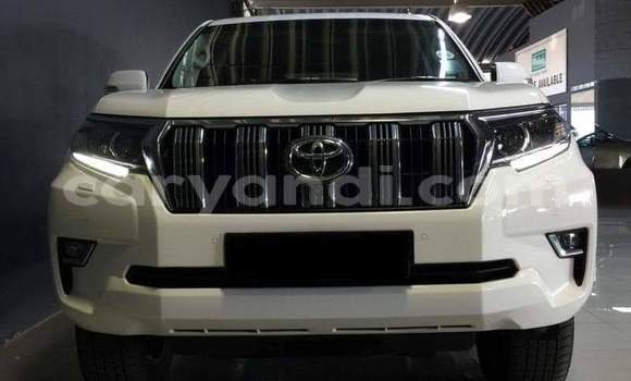 Acheter Occasion Voiture Toyota Land Cruiser Prado Blanc à Lusaka, Zambie Acheter Occasion Voiture Toyota Land Cruiser Prado Blanc à Lusaka, Zambie