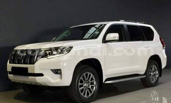 Acheter Occasion Voiture Toyota Land Cruiser Prado Blanc à Lusaka, Zambie Acheter Occasion Voiture Toyota Land Cruiser Prado Blanc à Lusaka, Zambie