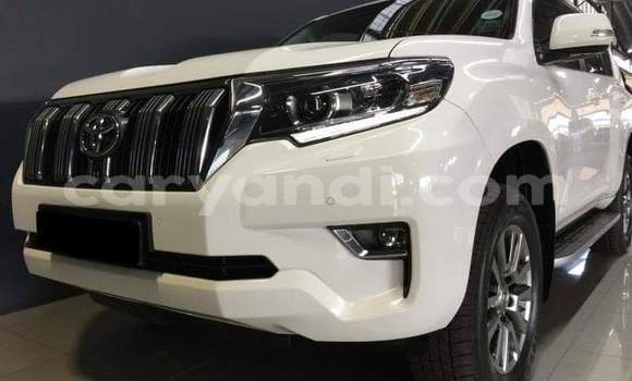 Acheter Occasion Voiture Toyota Land Cruiser Prado Blanc à Lusaka, Zambie Acheter Occasion Voiture Toyota Land Cruiser Prado Blanc à Lusaka, Zambie