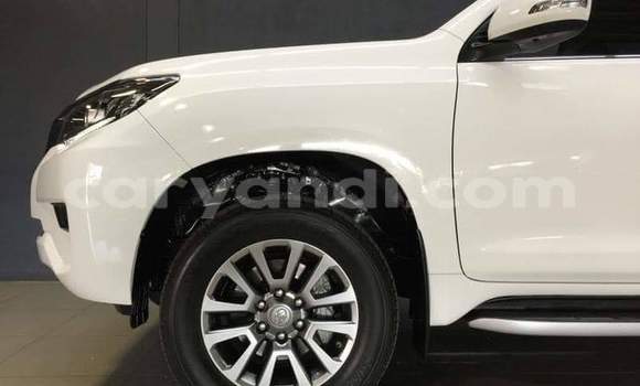 Acheter Occasion Voiture Toyota Land Cruiser Prado Blanc à Lusaka, Zambie Acheter Occasion Voiture Toyota Land Cruiser Prado Blanc à Lusaka, Zambie