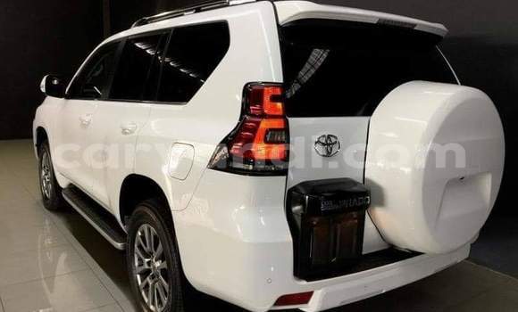 Acheter Occasion Voiture Toyota Land Cruiser Prado Blanc à Lusaka, Zambie Acheter Occasion Voiture Toyota Land Cruiser Prado Blanc à Lusaka, Zambie
