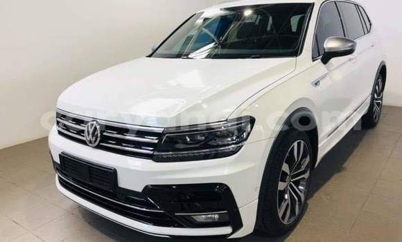 Buy Used Volkswagen Tiguan White Car in Livingstone in Zambia Buy Used Volkswagen Tiguan White Car in Livingstone in Zambia