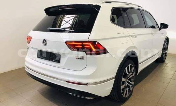 Buy Used Volkswagen Tiguan White Car in Livingstone in Zambia Buy Used Volkswagen Tiguan White Car in Livingstone in Zambia