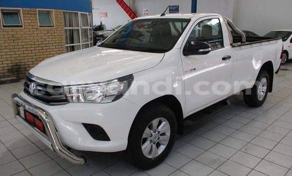 Acheter Occasion Voiture Toyota Hilux Blanc à Livingstone, Zambie Acheter Occasion Voiture Toyota Hilux Blanc à Livingstone, Zambie
