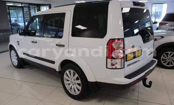 Acheter Occasion Voiture Land Rover Discovery Blanc à Livingstone, Zambie Acheter Occasion Voiture Land Rover Discovery Blanc à Livingstone, Zambie