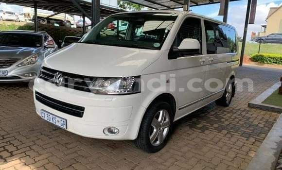 Buy Used Volkswagen Caravelle White Car in Livingstone in Zambia Buy Used Volkswagen Caravelle White Car in Livingstone in Zambia