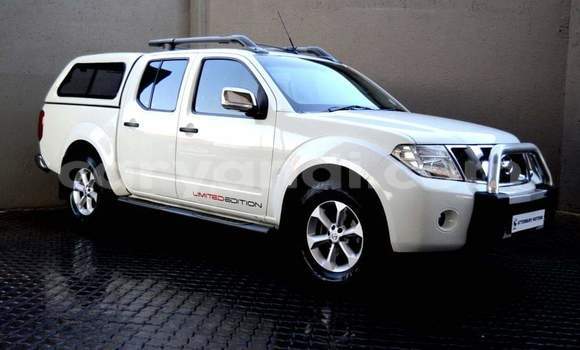Nunua Ilio tumika Nissan Navara Nyeupe Gari ndani ya Livingstone nchini Zambia Nunua Ilio tumika Nissan Navara Nyeupe Gari ndani ya Livingstone nchini Zambia
