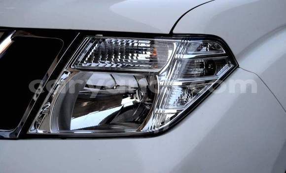 Nunua Ilio tumika Nissan Navara Nyeupe Gari ndani ya Livingstone nchini Zambia Nunua Ilio tumika Nissan Navara Nyeupe Gari ndani ya Livingstone nchini Zambia