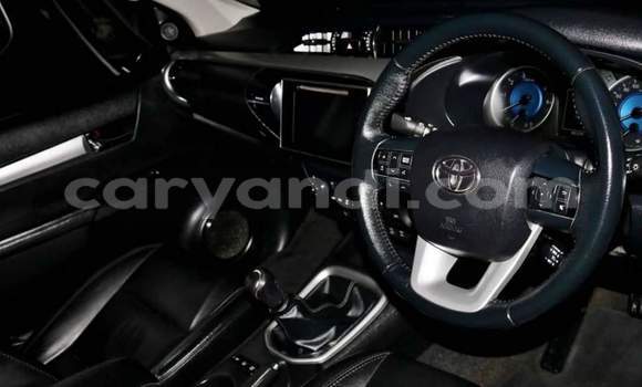 Acheter Occasion Voiture Toyota Hilux Blanc à Livingstone, Zambie Acheter Occasion Voiture Toyota Hilux Blanc à Livingstone, Zambie