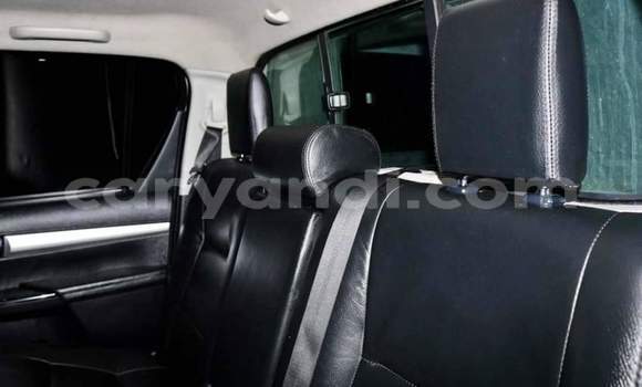 Acheter Occasion Voiture Toyota Hilux Blanc à Livingstone, Zambie Acheter Occasion Voiture Toyota Hilux Blanc à Livingstone, Zambie