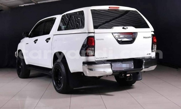 Acheter Occasion Voiture Toyota Hilux Blanc à Livingstone, Zambie Acheter Occasion Voiture Toyota Hilux Blanc à Livingstone, Zambie