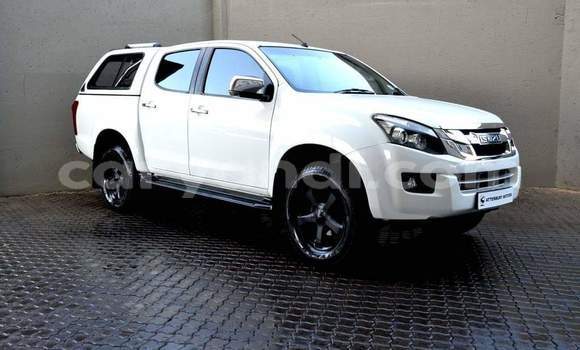 Acheter Occasion Voiture Isuzu KB Blanc à Lusaka, Zambie Acheter Occasion Voiture Isuzu KB Blanc à Lusaka, Zambie