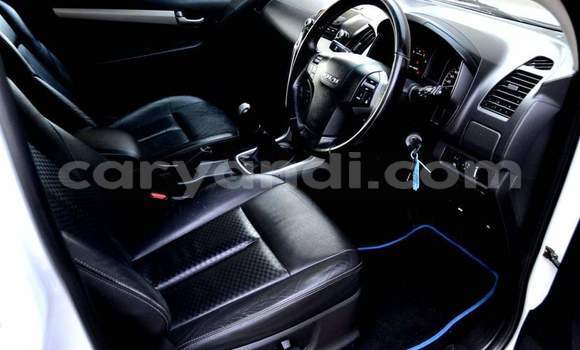 Acheter Occasion Voiture Isuzu KB Blanc à Lusaka, Zambie Acheter Occasion Voiture Isuzu KB Blanc à Lusaka, Zambie