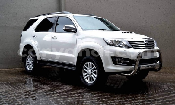 Nunua Ilio tumika Toyota Fortuner Nyeupe Gari ndani ya Livingstone nchini Zambia Nunua Ilio tumika Toyota Fortuner Nyeupe Gari ndani ya Livingstone nchini Zambia