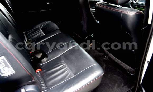 Nunua Ilio tumika Toyota Fortuner Nyeupe Gari ndani ya Livingstone nchini Zambia Nunua Ilio tumika Toyota Fortuner Nyeupe Gari ndani ya Livingstone nchini Zambia