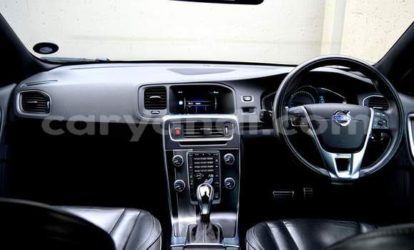 Acheter Occasion Voiture Volvo S60 Blanc à Livingstone, Zambie Acheter Occasion Voiture Volvo S60 Blanc à Livingstone, Zambie