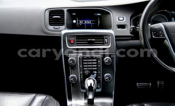 Acheter Occasion Voiture Volvo S60 Blanc à Livingstone, Zambie Acheter Occasion Voiture Volvo S60 Blanc à Livingstone, Zambie