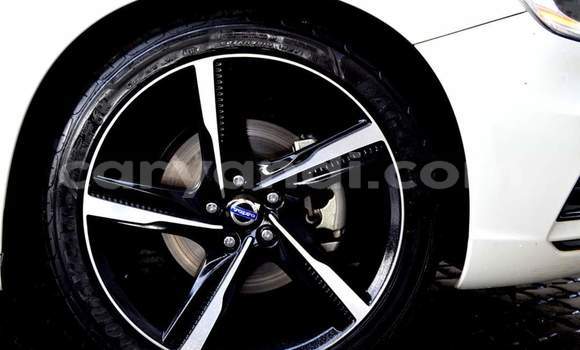 Acheter Occasion Voiture Volvo S60 Blanc à Livingstone, Zambie Acheter Occasion Voiture Volvo S60 Blanc à Livingstone, Zambie