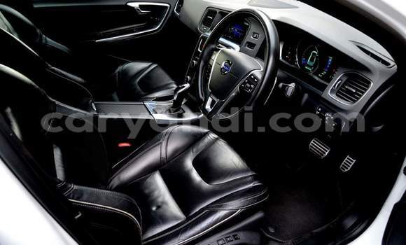 Acheter Occasion Voiture Volvo S60 Blanc à Livingstone, Zambie Acheter Occasion Voiture Volvo S60 Blanc à Livingstone, Zambie